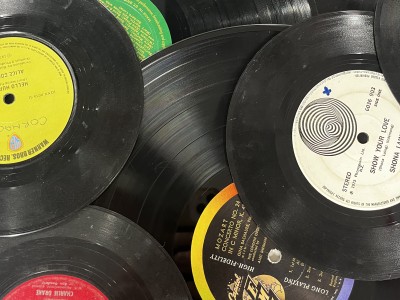 Vinyl records top $1 billion sales for first time since 1983